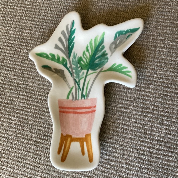 Excellent condition 3 plant trinket trays- ceramic - Picture 6 of 7